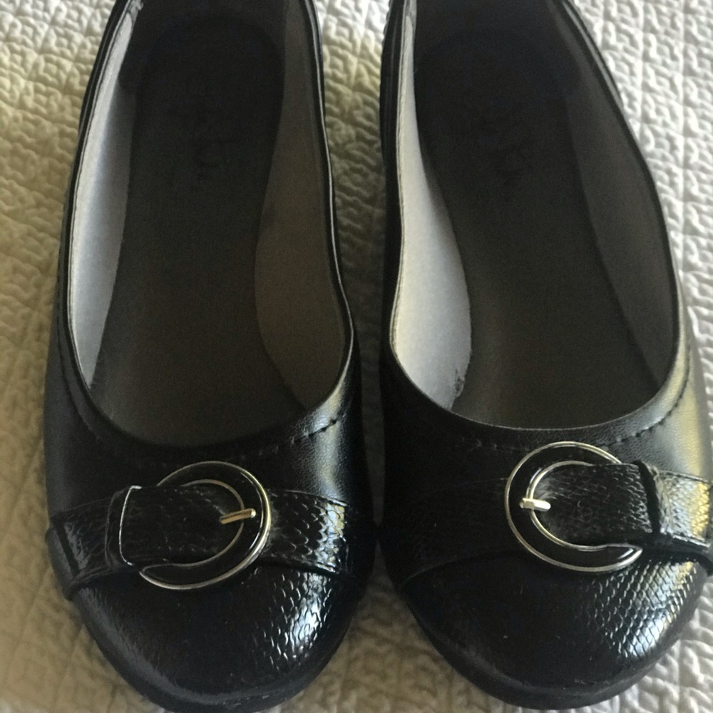Life Stride Flex EUC adorable buckle flats